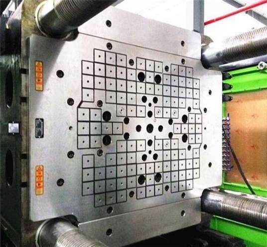 Sib Nqus Clamping System Txhaj Molding Tshuab Pwm Hloov